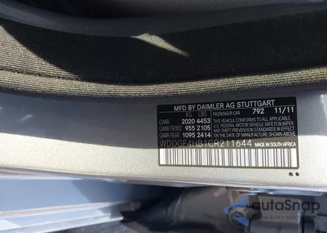 2012 Mercedes-Benz C 250 Sport z USA, uszkodzony, nr VIN WDDGF4HB1CR211644